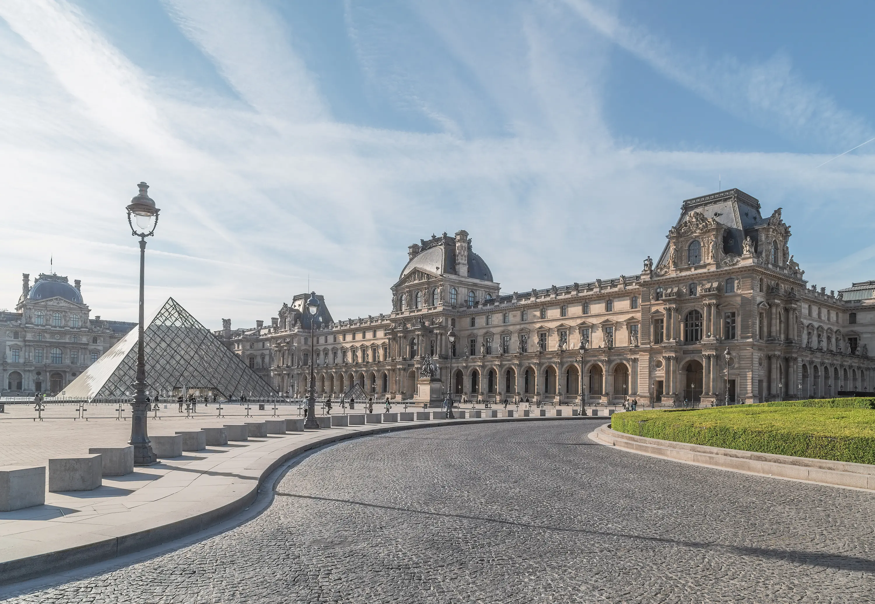 Il museo del Louvre a Parigi
